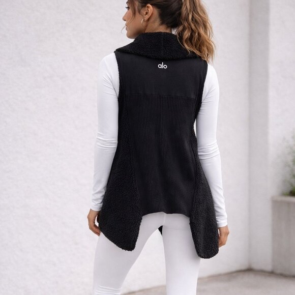 Sz Small ALO Yoga Cozy Up Fuzzy Fleece Vest - Picture 2 of 6